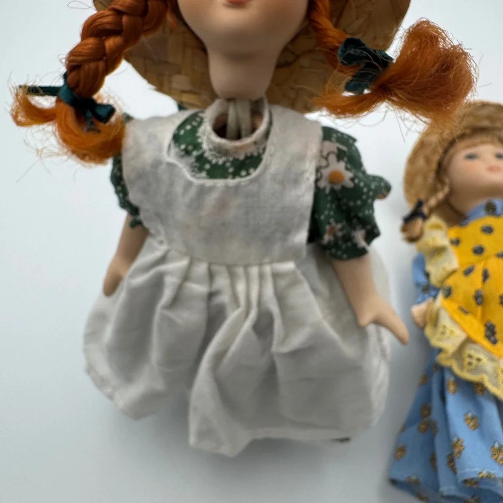 Set of 2 Porcelain Dolls‎ Redhead Blonde Girl Straw Hats Country Farm